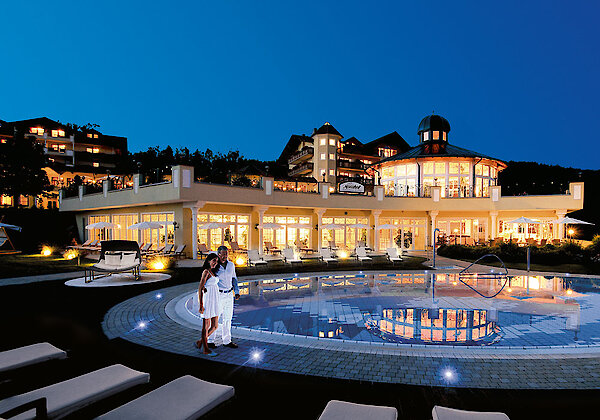 Außenpool im Wellnesshotel Mooshof